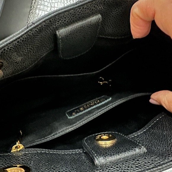 CHANEL Bag. 100% Authentic - Picture 12 of 14